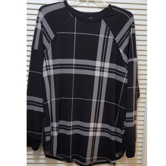 LuLaRoe Tops - Plaid Black White Long Sleeve Raglan Top Crew Neck Pullover LuLaRoe Womens XL